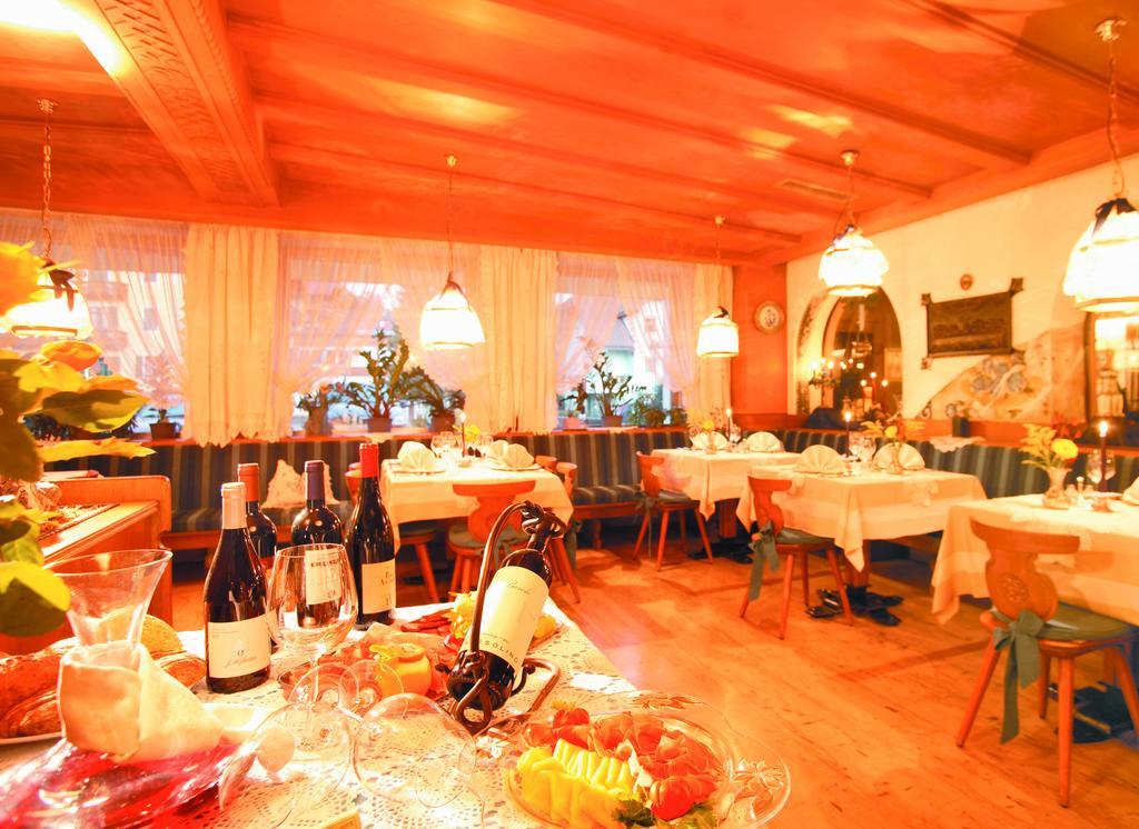 دوبياكو Hotel Tschurtschenthaler المطعم الصورة